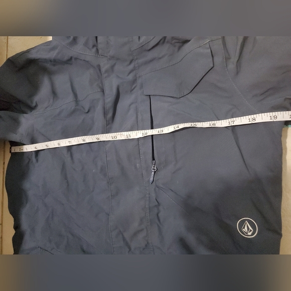 Volcom snowboard jacket - Picture 11 of 13